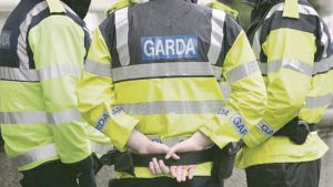 Polícia Irlandesa Terá Patrulhamento Armado no Centro de Dublin após Onda de Crimes