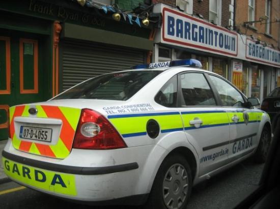 Polícia Irlandesa Terá Patrulhamento Armado no Centro de Dublin após Onda de Crimes